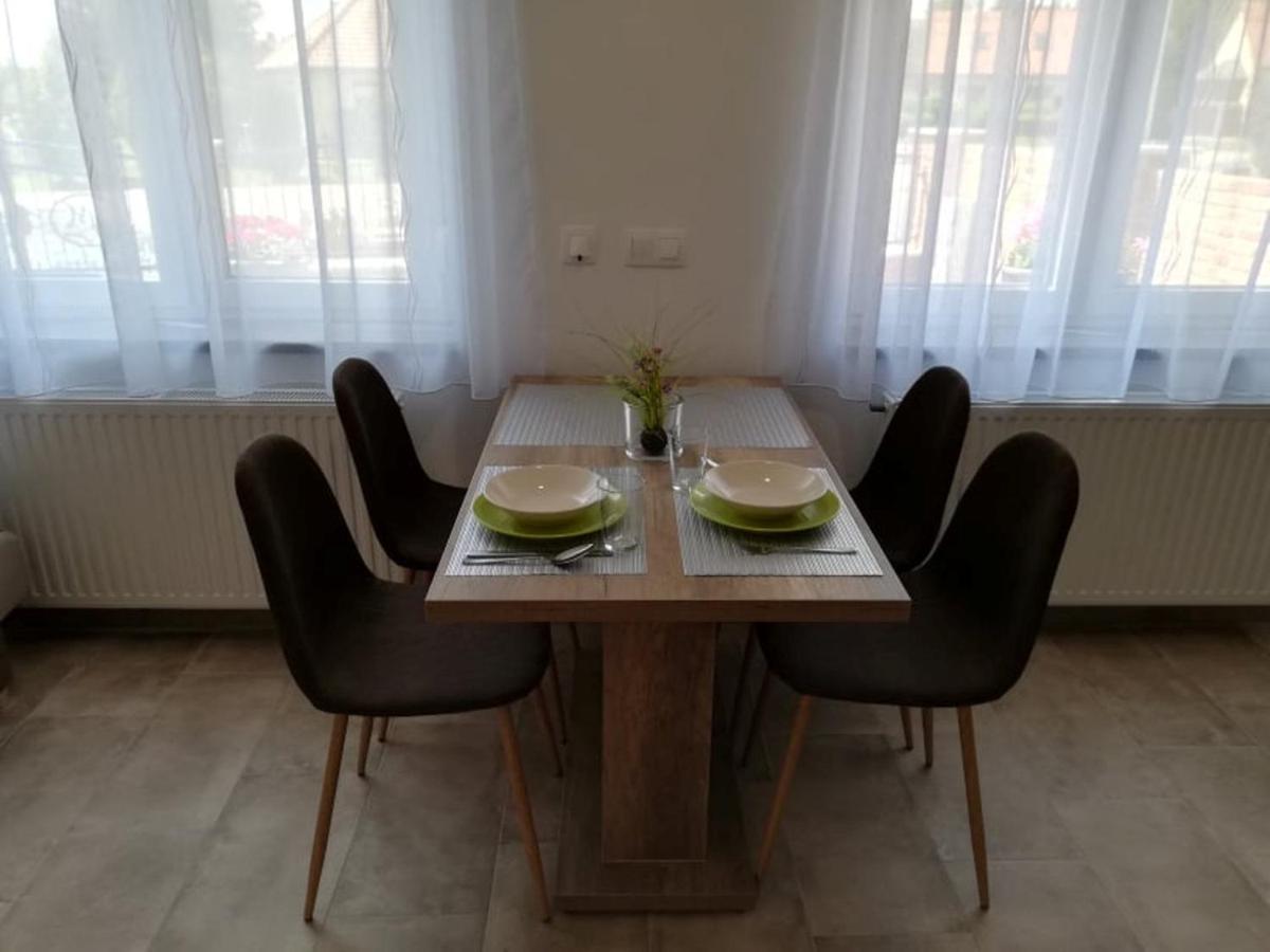 Mona Apartman Sárvár Extérieur photo
