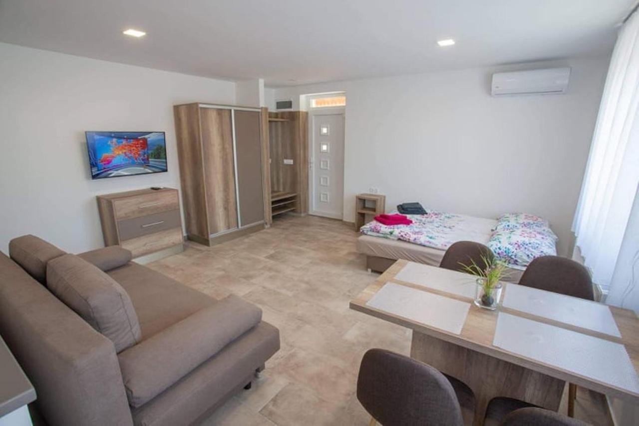 Mona Apartman Sárvár Extérieur photo