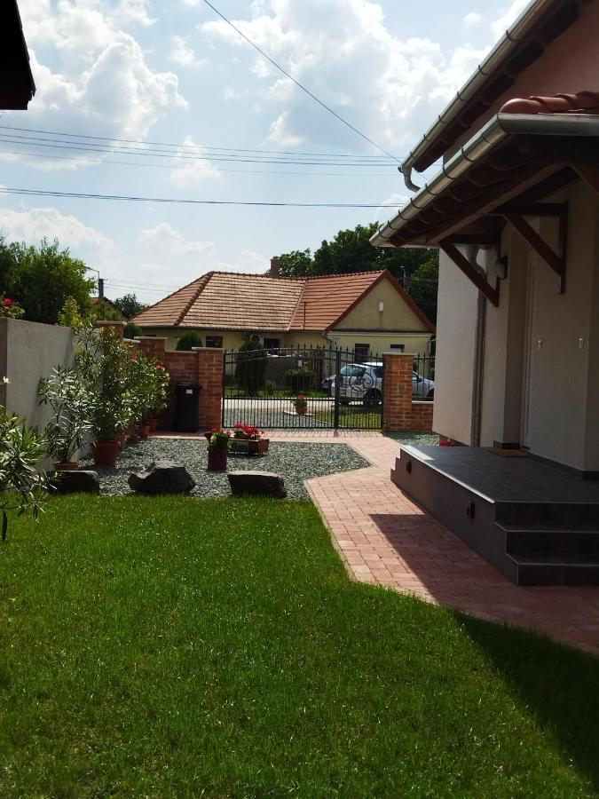 Mona Apartman Sárvár Extérieur photo
